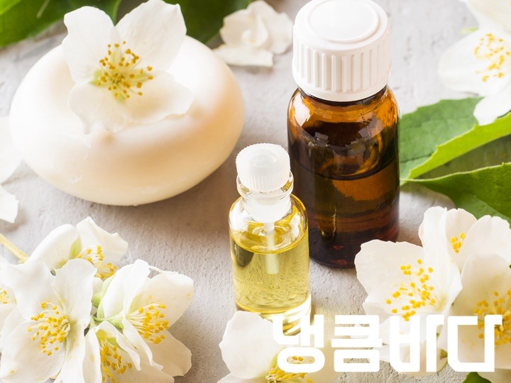 사본 -aromatherapy-with-jasmine-oil-and-soap.jpg