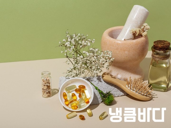phytotherapy-products-arrangement-high-angle_23-2149339770.jpg