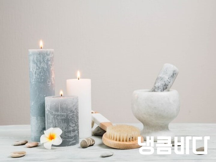 natural-elements-for-spa-with-candles_23-2148199504.jpg