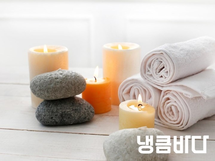 aromatherapy-treatment-with-candles_144627-20314.jpg