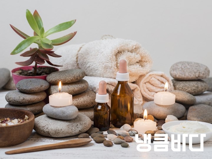 composition-with-spa-stones-and-lit-candles.jpg