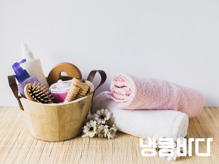 beauty-concept-with-bucket-and-towels.jpg